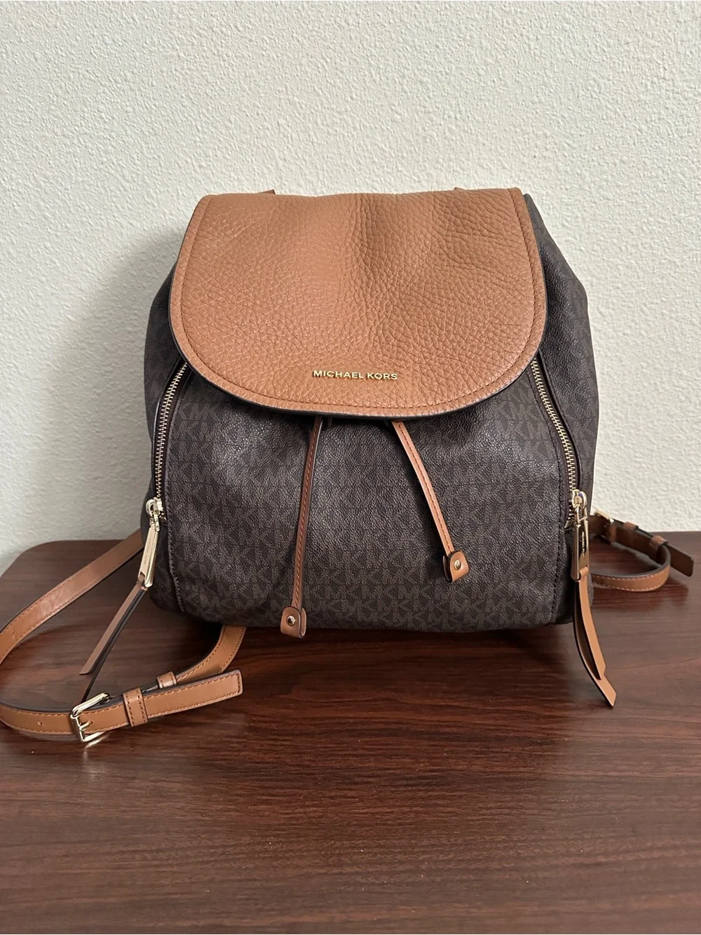 Michael Kors like new